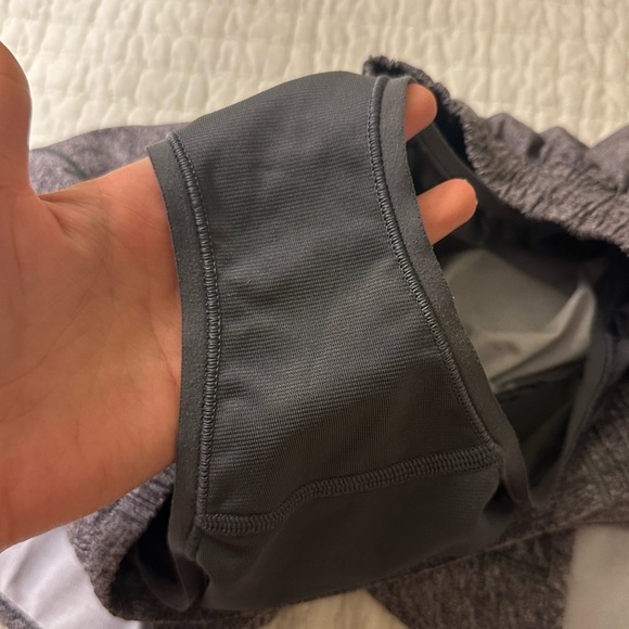 Lululemon Hotty Hot Short II *Long 4" Size 6 Tall - Picture 7 of 7